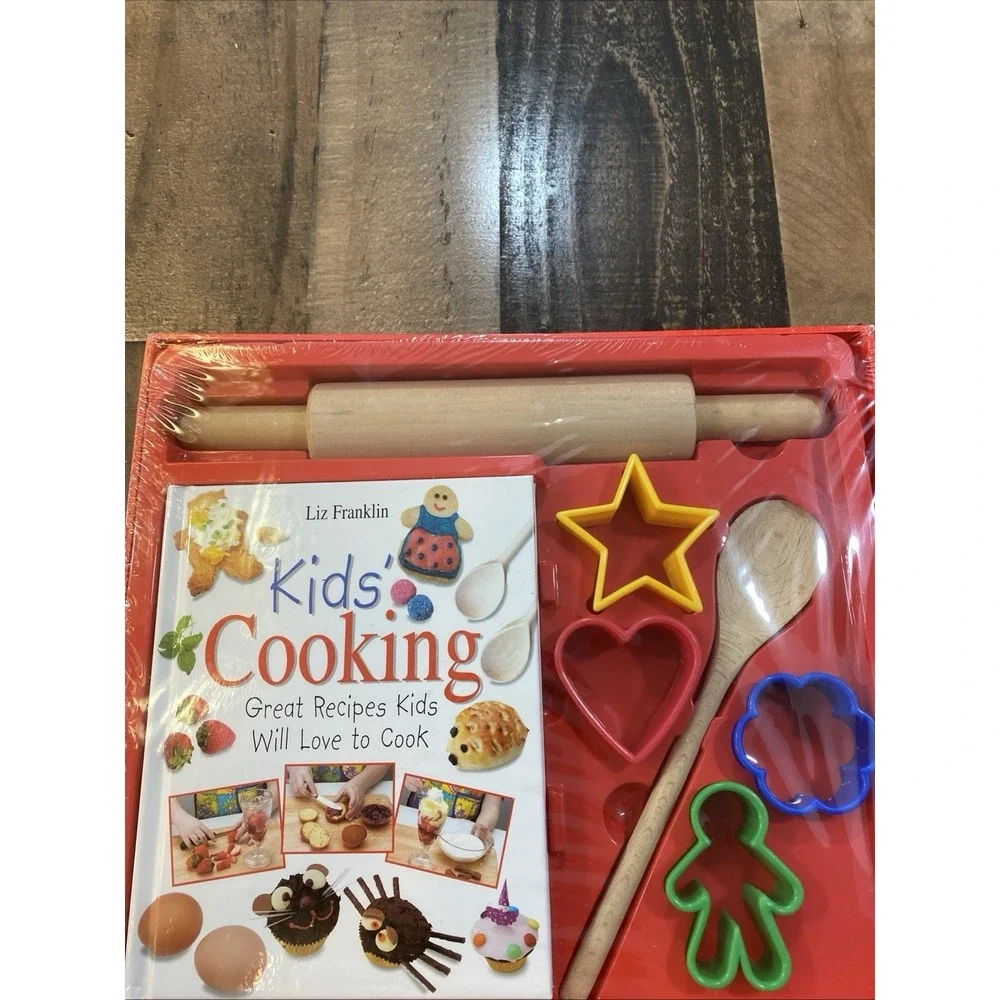 Child's 8  Piece‎ Kids Cooking Set by Liz Franklin Book With Accessories